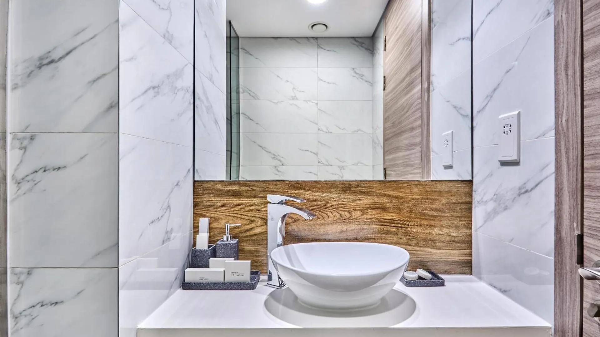 Luxury Studio - Sol Bay Tower - Business Bay By Stayfinity Dubai Apartment