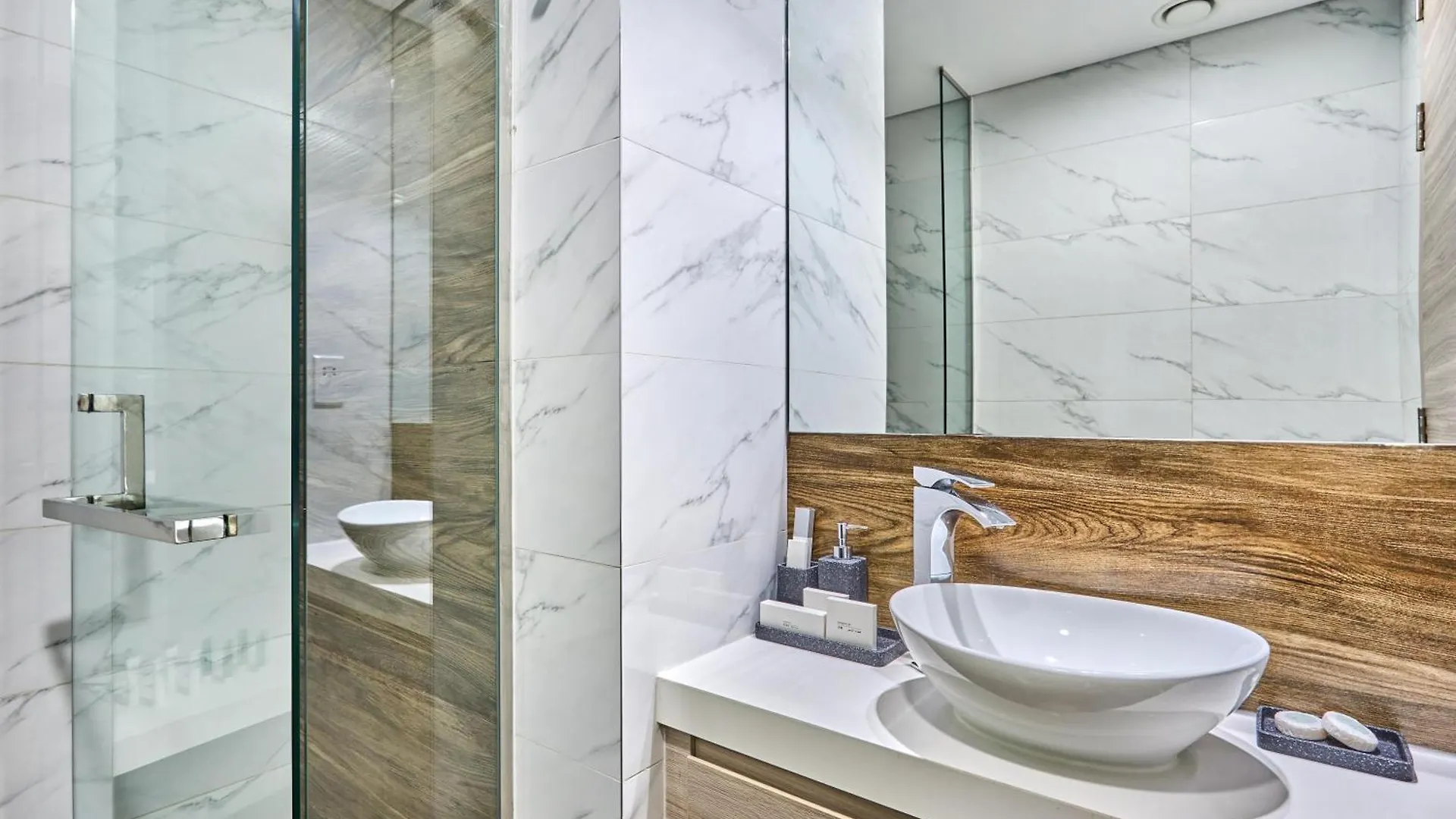 Luxury Studio - Sol Bay Tower - Business Bay By Stayfinity Dubai